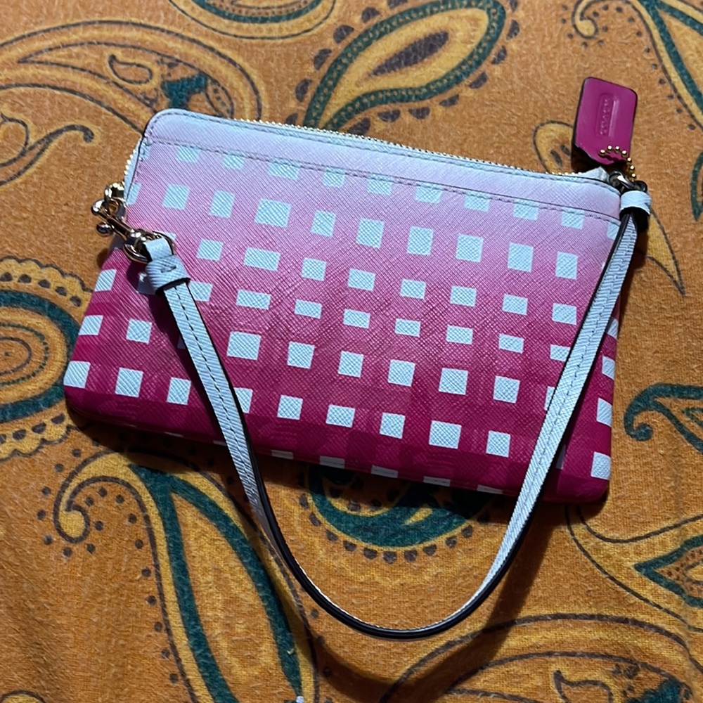 Used once Coach corner zip wallet wristlet - Picture 3 of 7